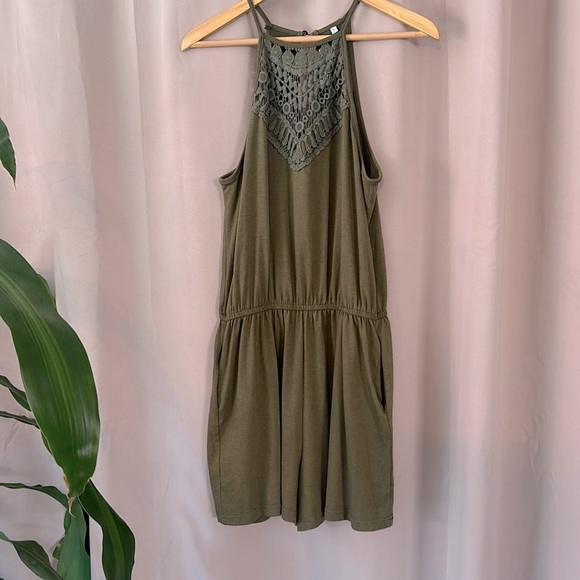 Adorable army green halter romper - Picture 1 of 7